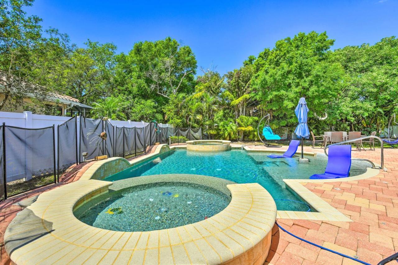 Sun-Soaked Sarasota Oasis With Pool And Hot Tub! Villa Exteriör bild